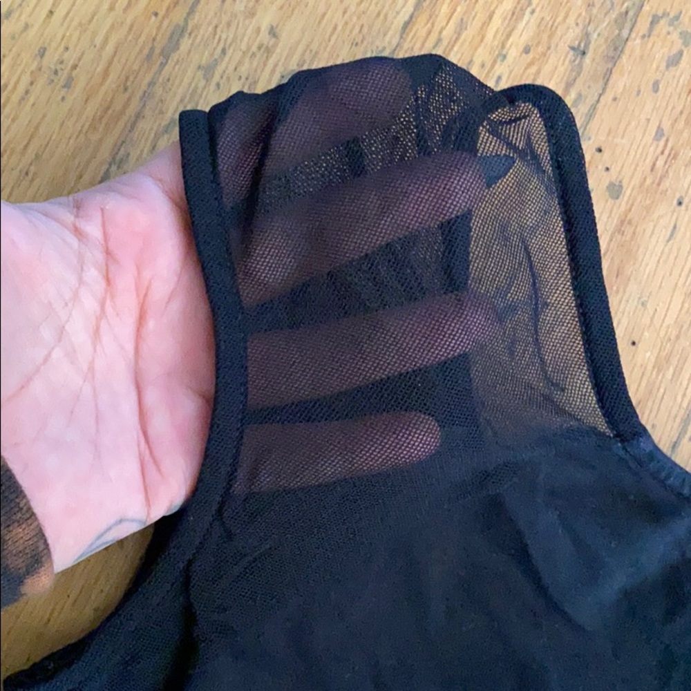 Express Sheer Sleeve - Picture 2 of 4